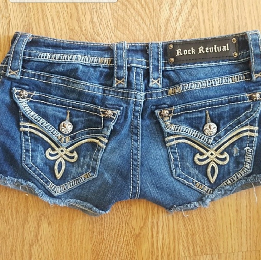 Rock revival shorts size 26